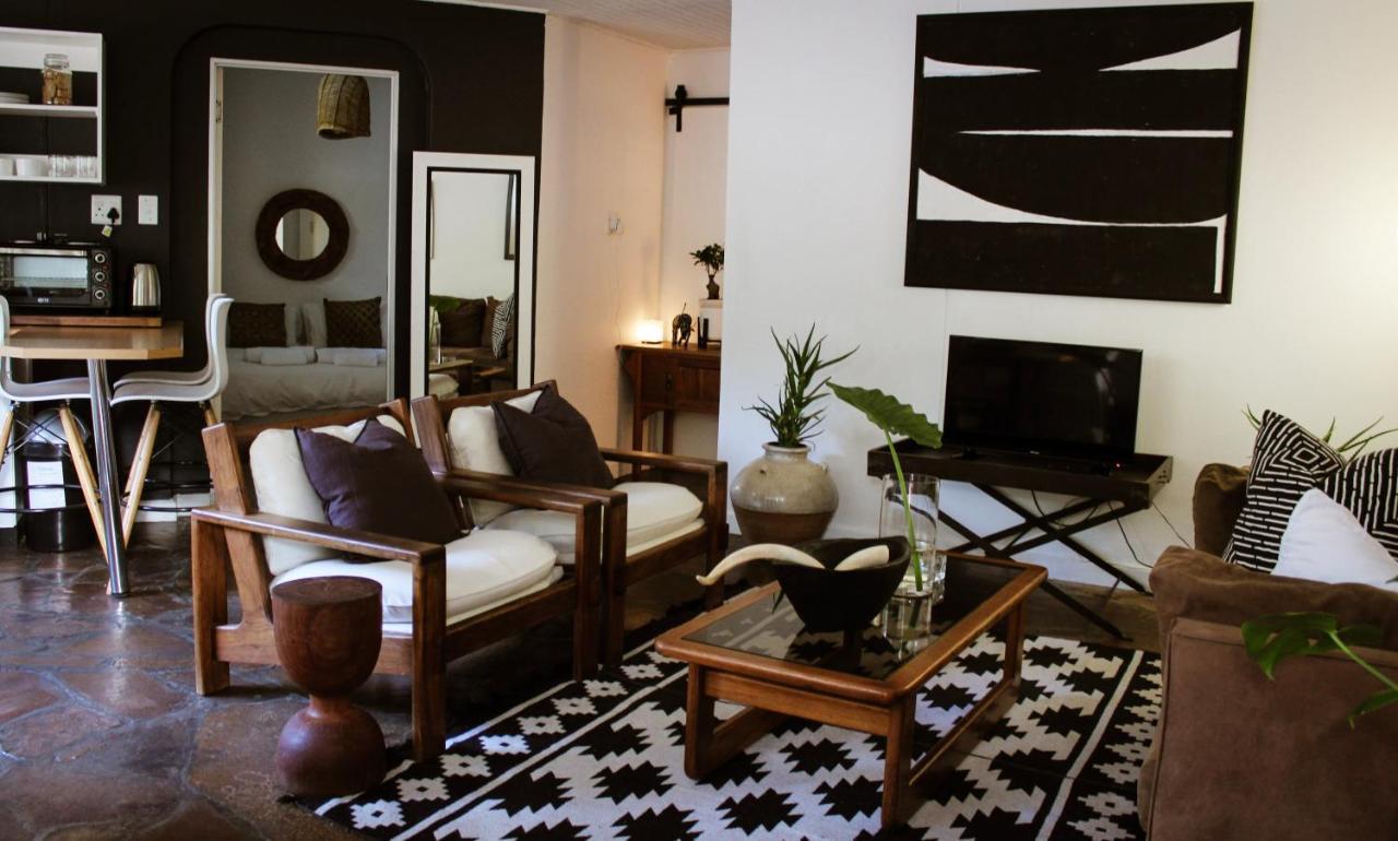 Alluring Self Catering 2 Bedroom Villa At Bokmakierie Villas Windhoek Kültér fotó