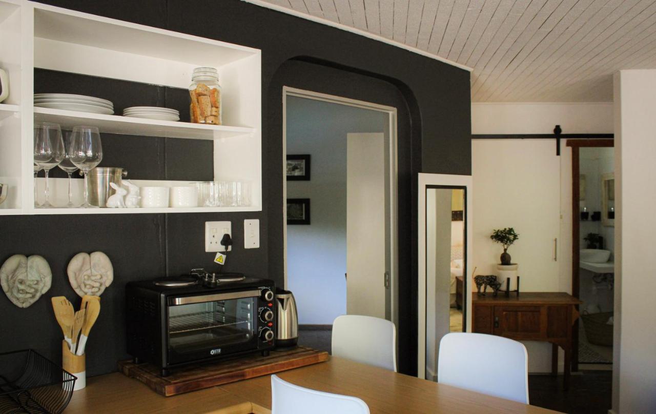 Alluring Self Catering 2 Bedroom Villa At Bokmakierie Villas Windhoek Kültér fotó