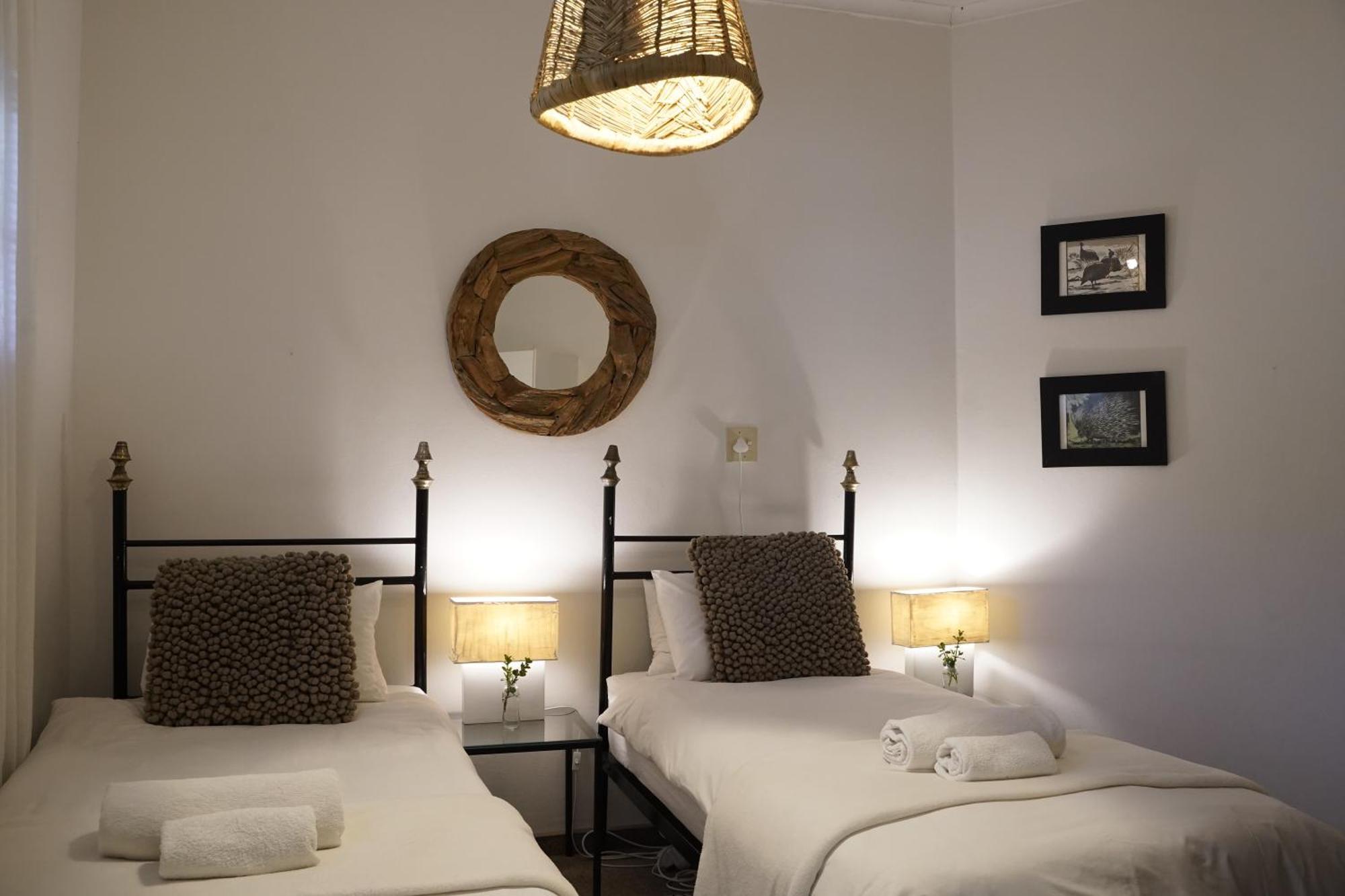 Alluring Self Catering 2 Bedroom Villa At Bokmakierie Villas Windhoek Kültér fotó