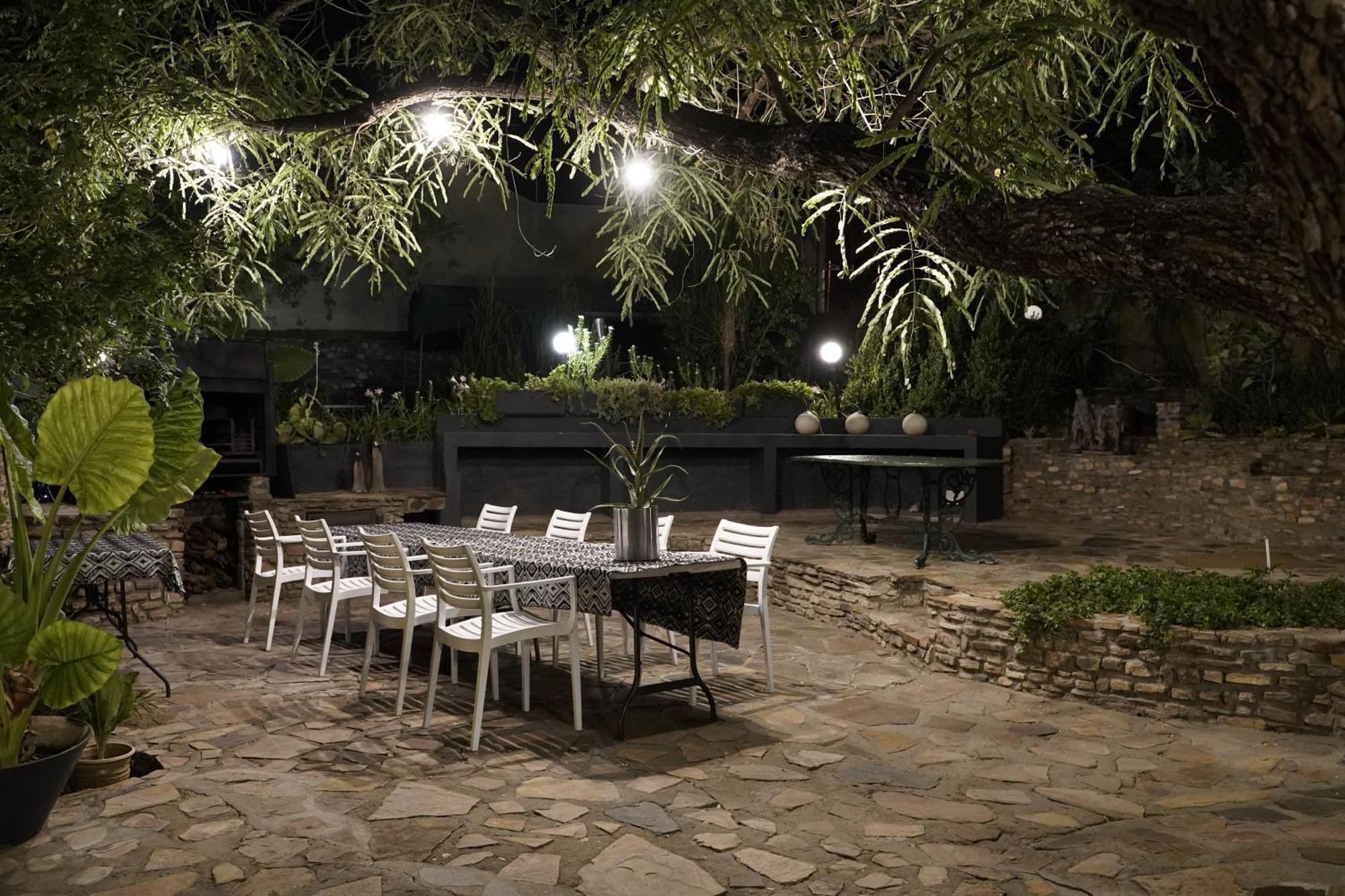 Alluring Self Catering 2 Bedroom Villa At Bokmakierie Villas Windhoek Kültér fotó